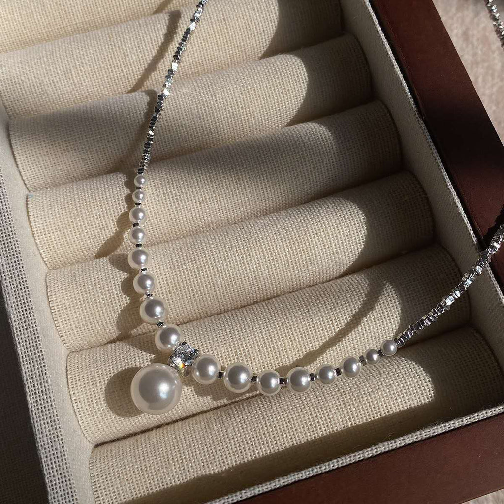 Necklace with crushed silver granules and irregular pearls