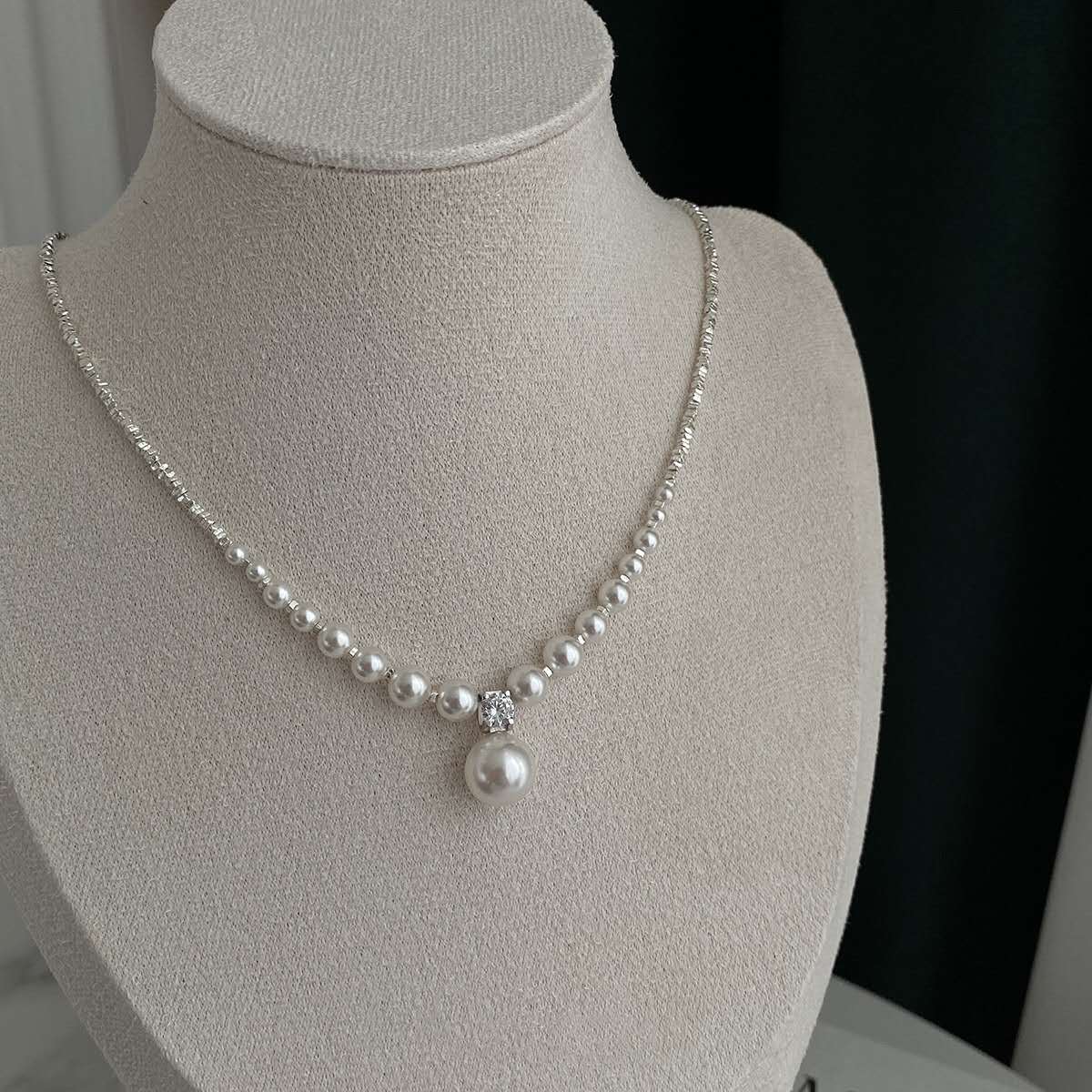 Necklace with crushed silver granules and irregular pearls