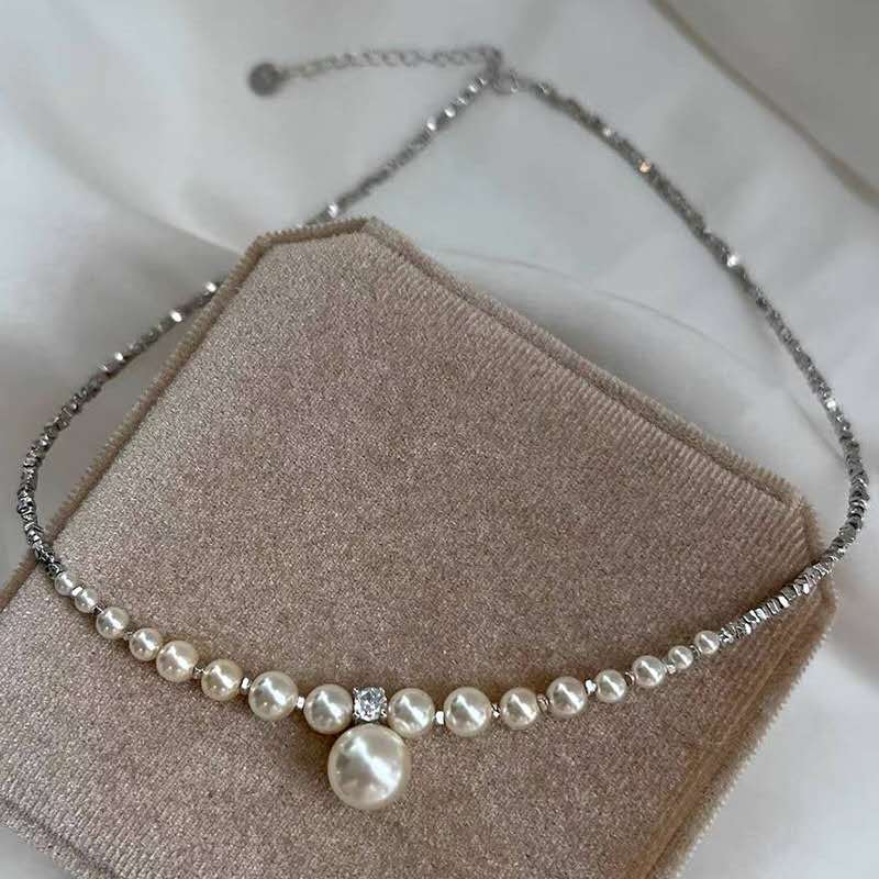 Necklace with crushed silver granules and irregular pearls