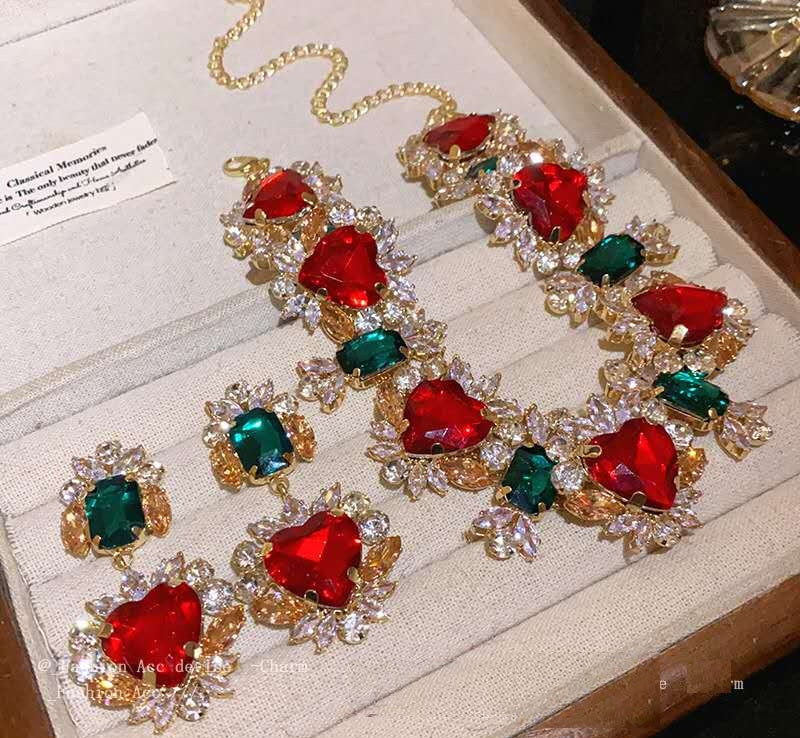 Parure de bijoux cœur en oxyde de zirconium et strass, collier ras de cou et boucles d'oreilles, bijoux de soirée élégants