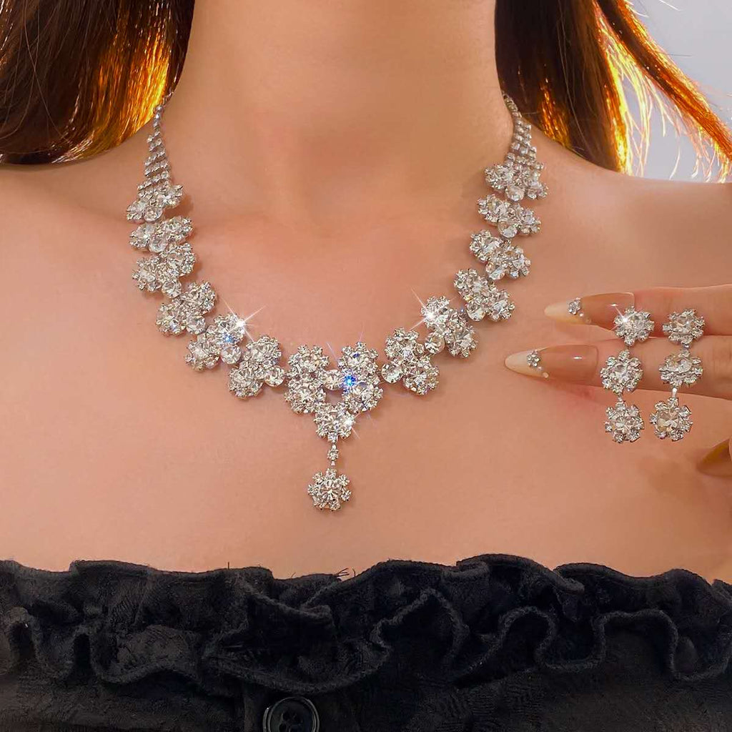Parure de bijoux en strass étincelants, collier et boucles d'oreilles, bijoux de cérémonie pour mariage