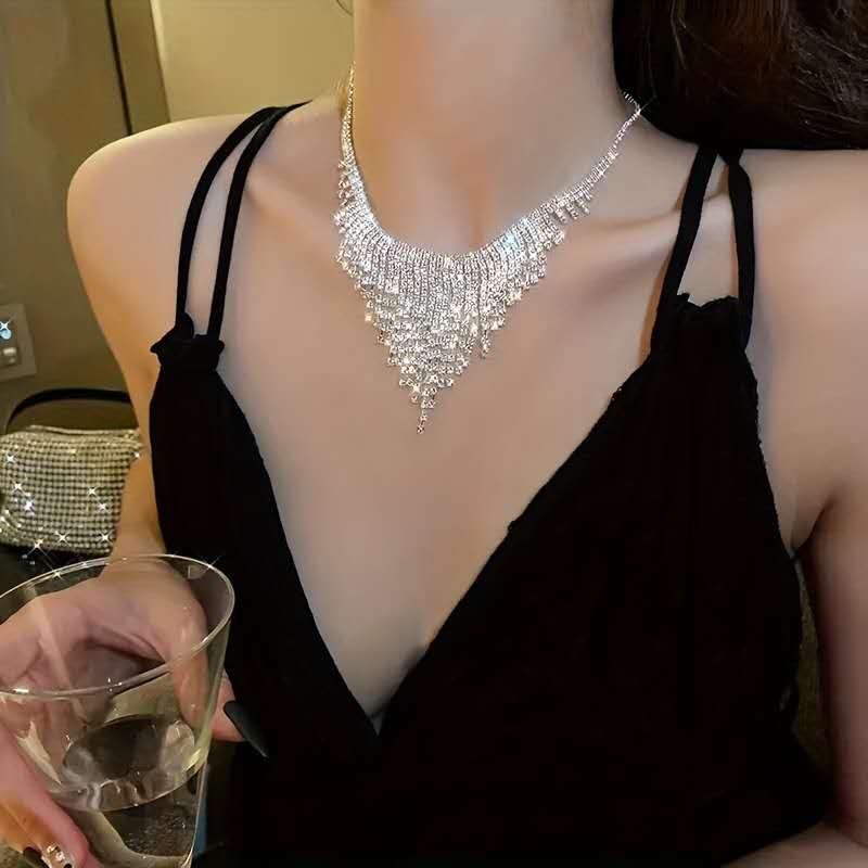 Sparkling Rhinestone Tassel Choker Necklace, Silver Crystal Fringe Statement Necklace for Wedding Party Evening Dress