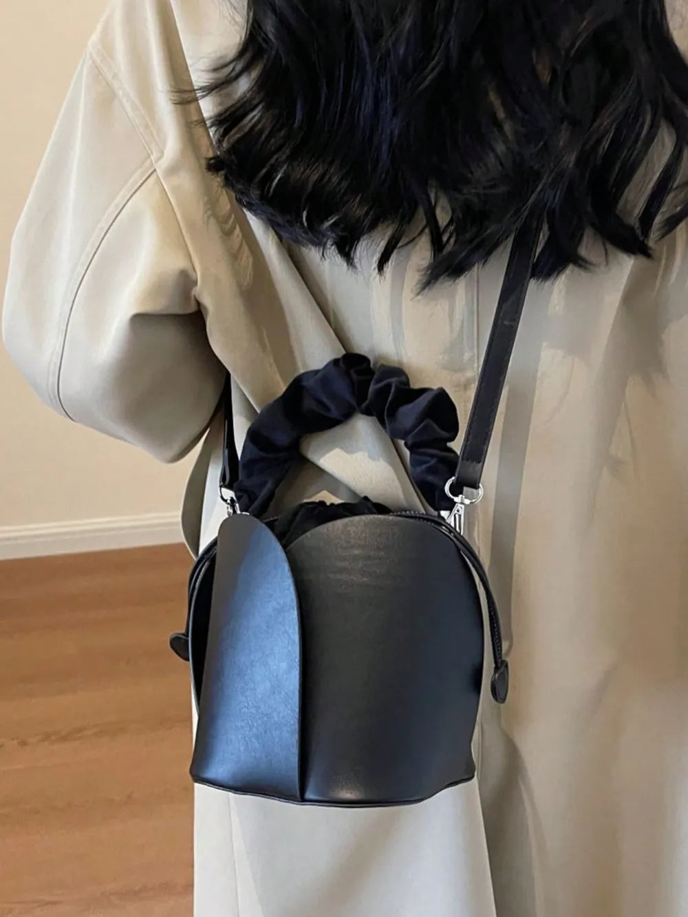 Sac seau en cuir PU avec cordon de serrage