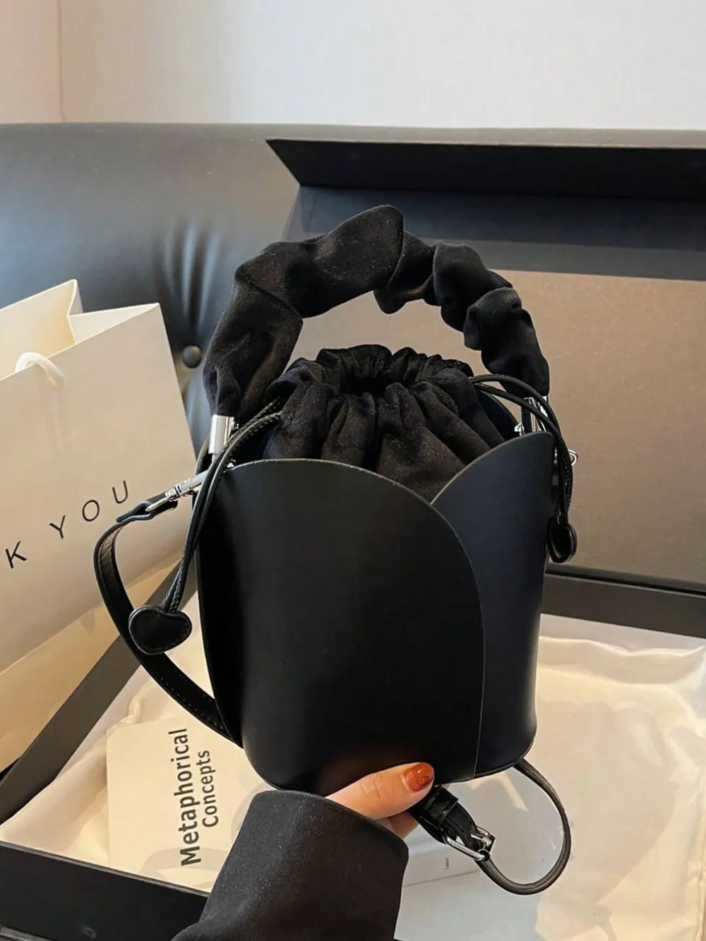 Sac seau en cuir PU avec cordon de serrage