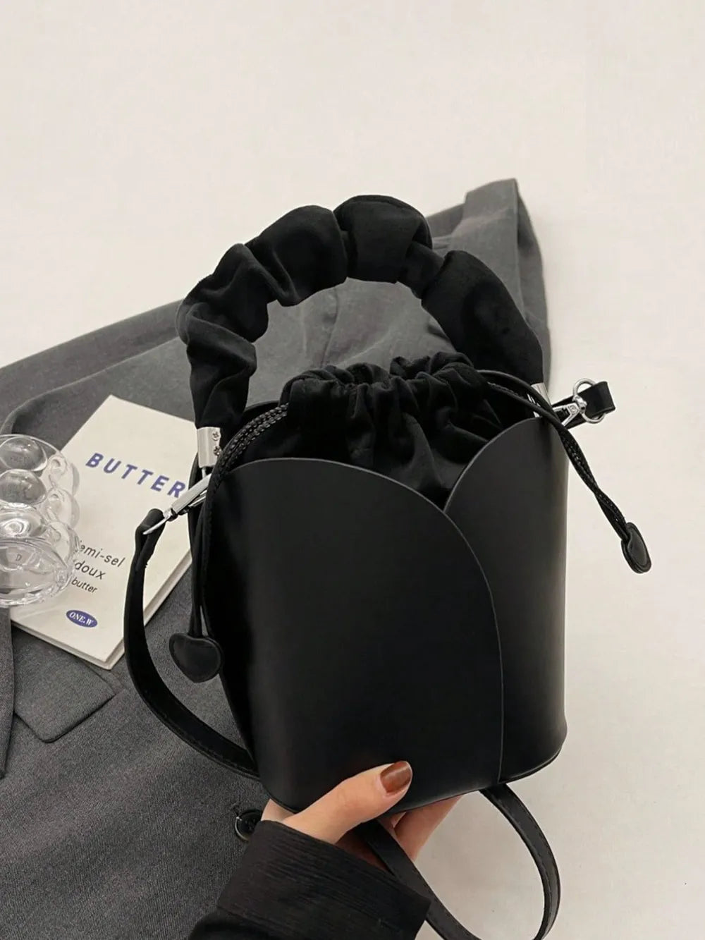 Sac seau en cuir PU avec cordon de serrage