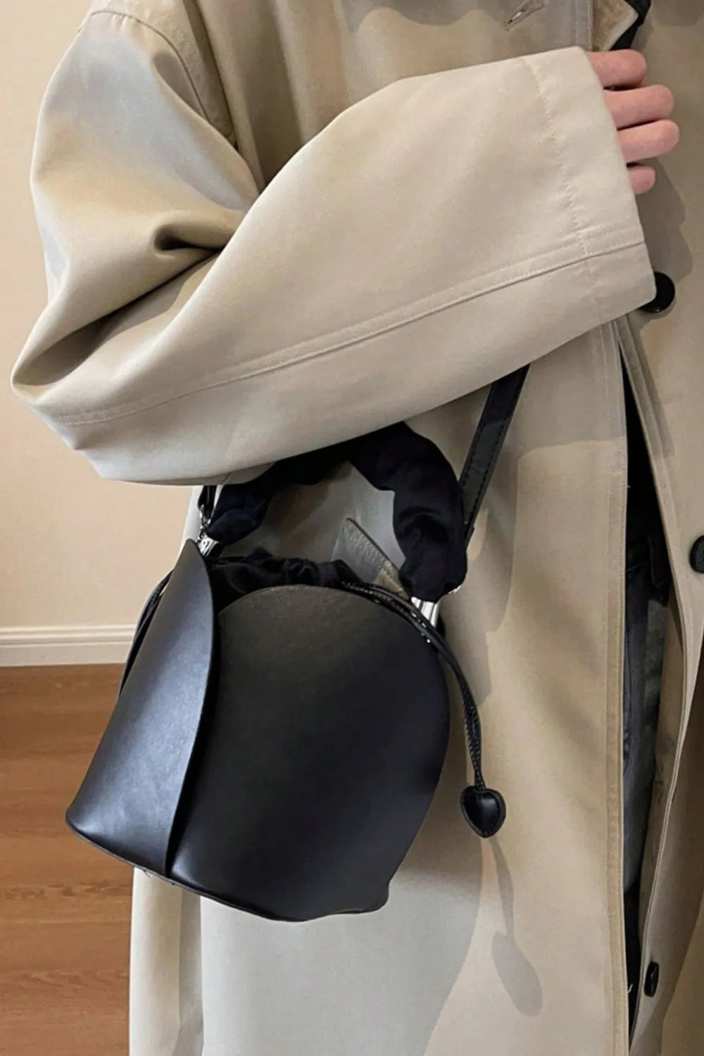 Sac seau en cuir PU avec cordon de serrage