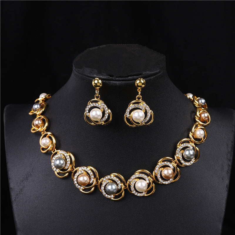 Juego de joyas de perlas con espiral de rosa de 2 colores, chapado en oro y plata, hipoalergénico, collar de perlas con diamantes de imitación y pendientes colgantes para mujer, para bodas o eventos formales.