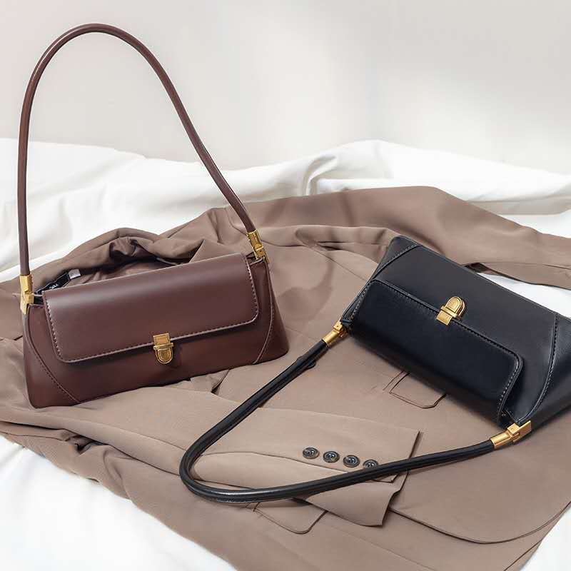 Large-capacity women's underarm bag: a stylish, versatile, and sophisticated handbag—perfect for commuting or as a chic baguette bag.