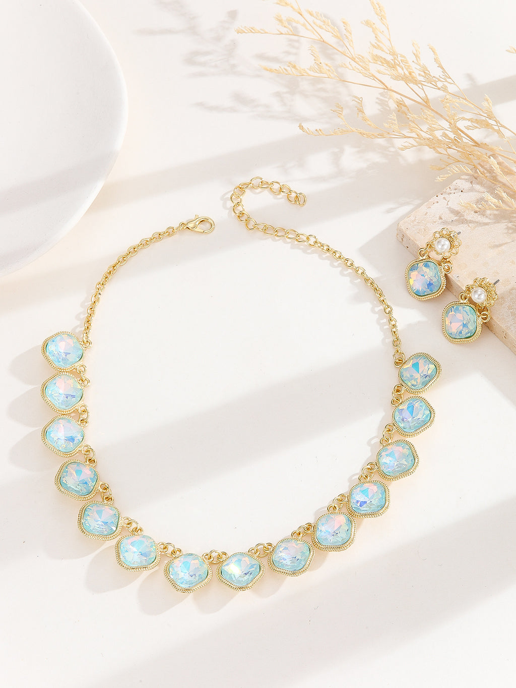 Parure de bijoux en cristal irisé AB plaqué or, boucles d'oreilles pendantes en perles anti-allergie et collier ras-de-cou ajustable pour banquet de mariage