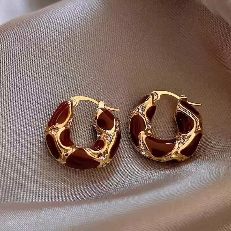 Vintage Amber Enamel Hoop Earrings Irregular Leopard Textured Glaze Pave Tiny Crystal Gold Plated Huggie Click Lock Ear Buckle Earrings For Women Autumn Winter