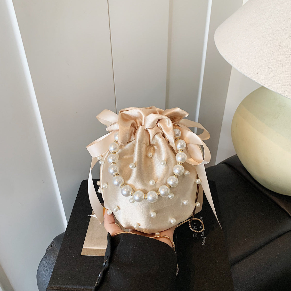 Niche-design beaded bucket bag—suitable for shoulder or crossbody wear; ideal as a bridal bag or a gift.