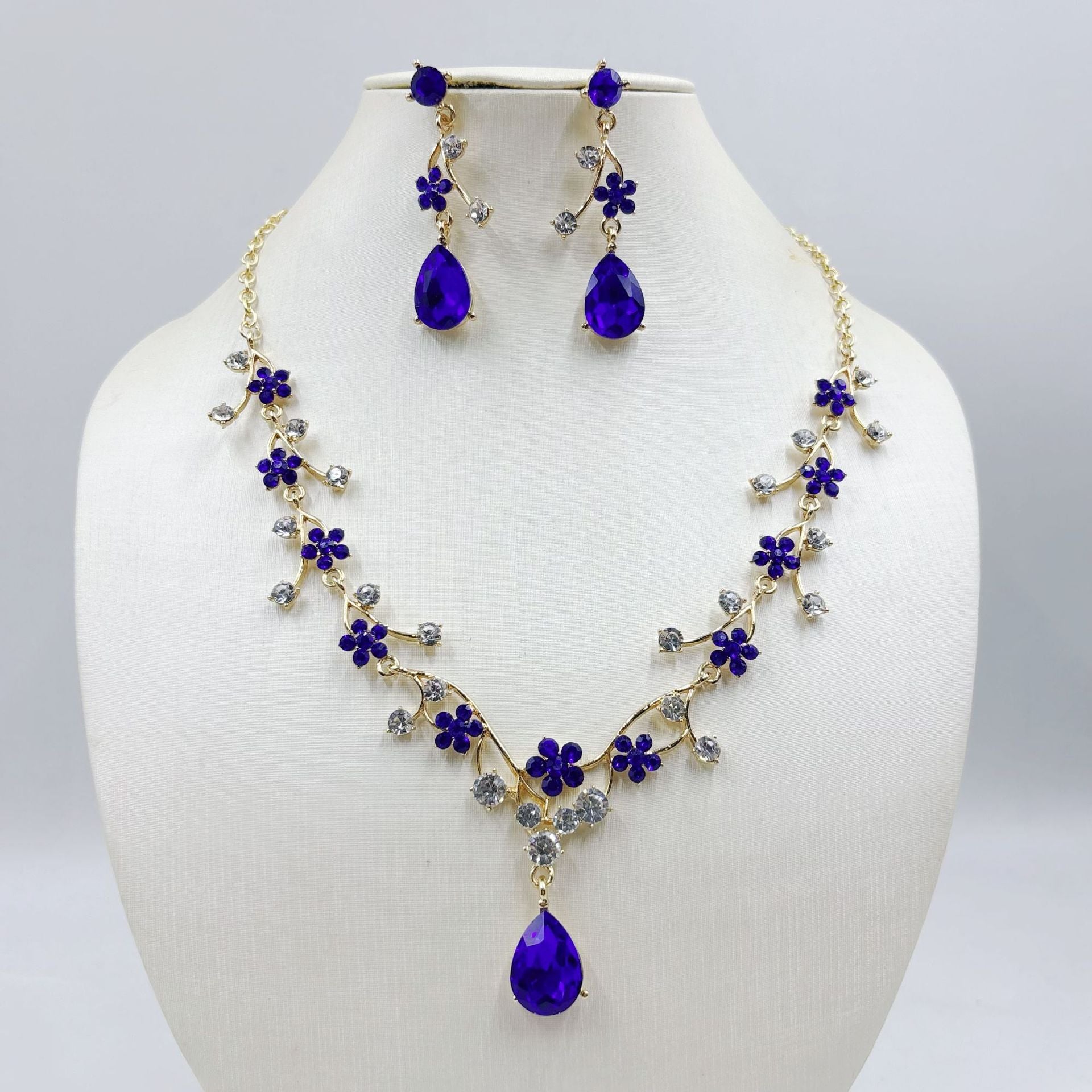 Floral Crystal Jewelry Set: Necklace & Drop Earrings