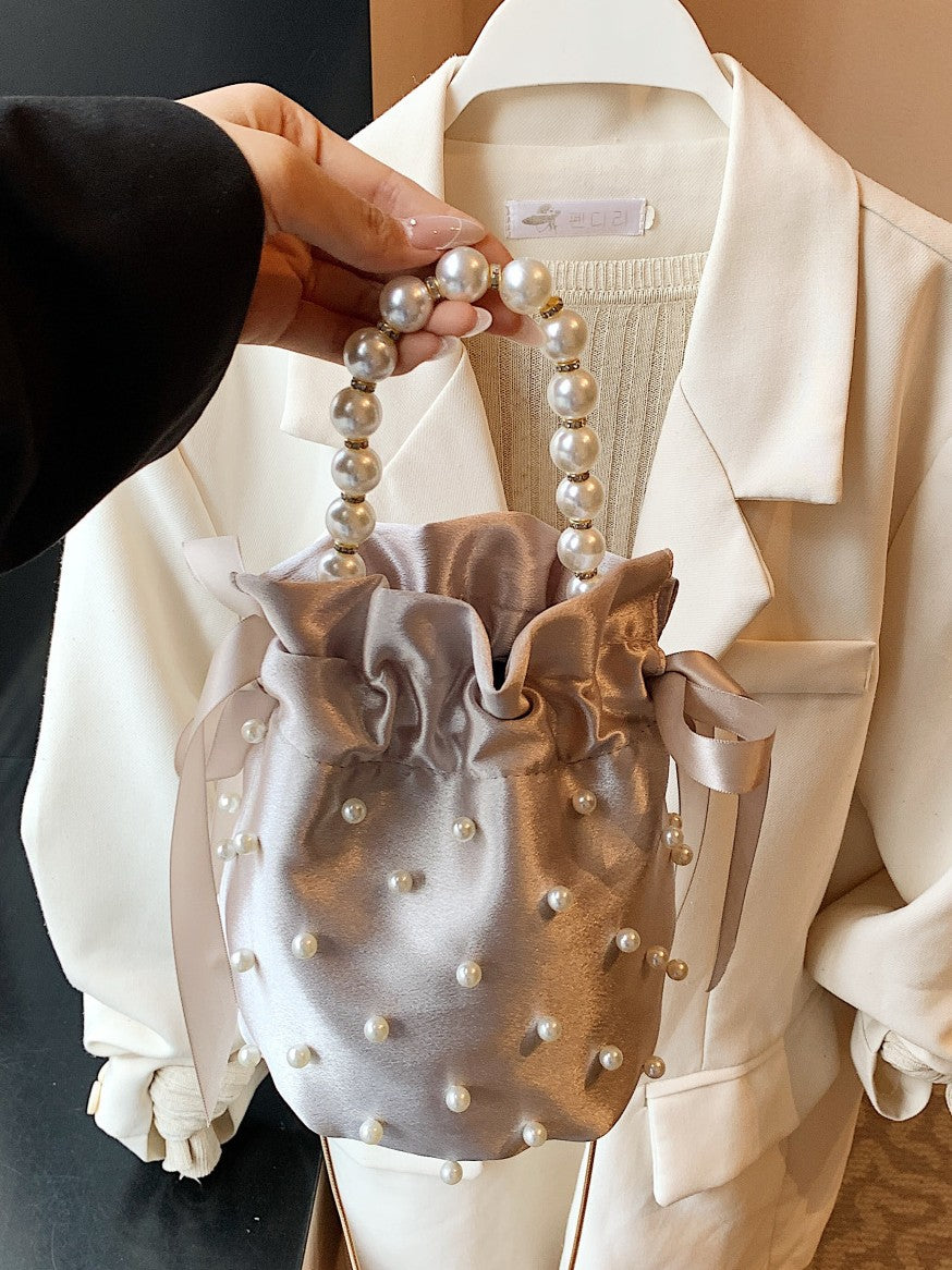 Niche-design beaded bucket bag—suitable for shoulder or crossbody wear; ideal as a bridal bag or a gift.