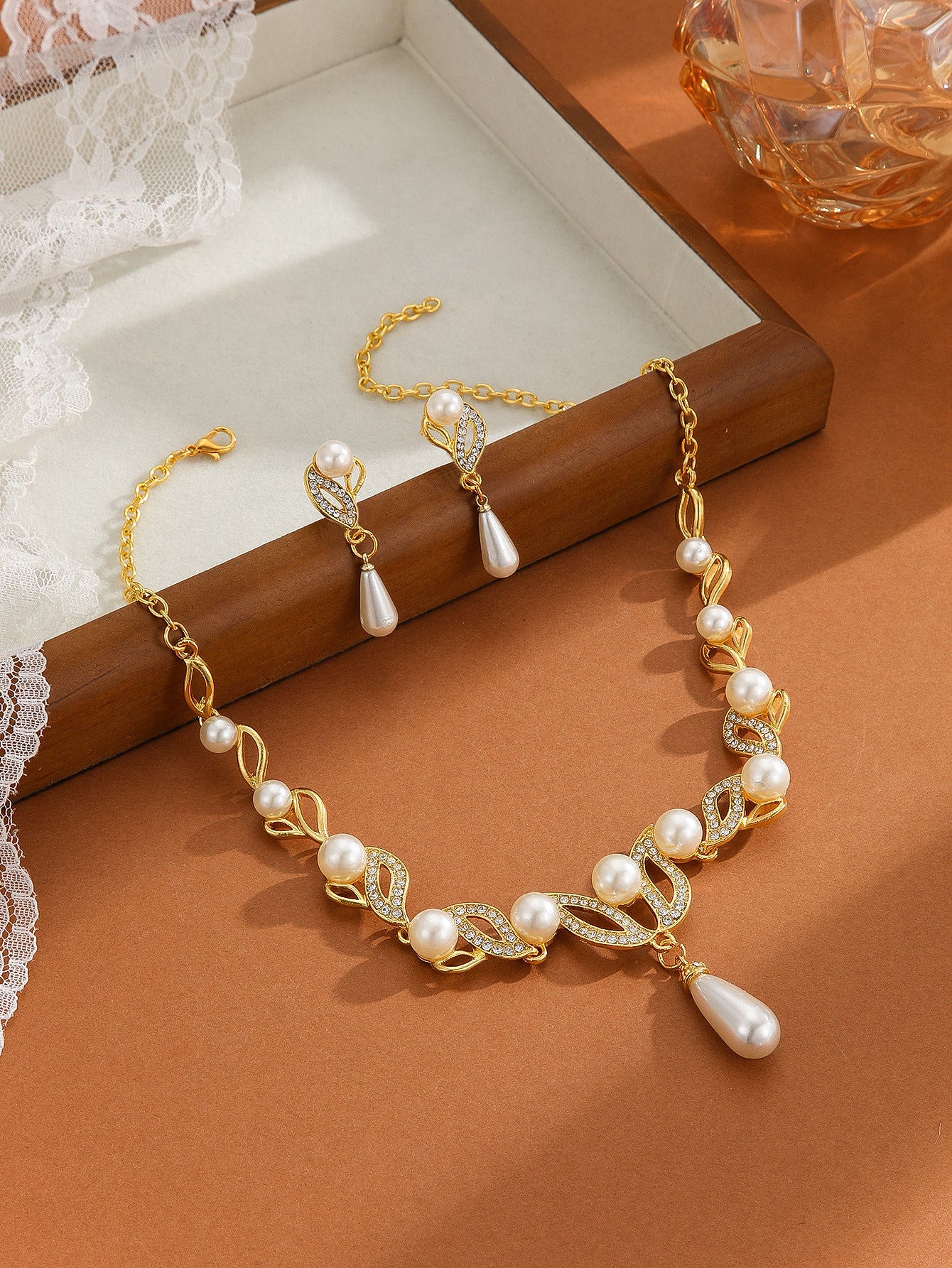 Leaf Rhinestone Round & Teardrop Pearl Necklace Dangle Earring Jewelry Set