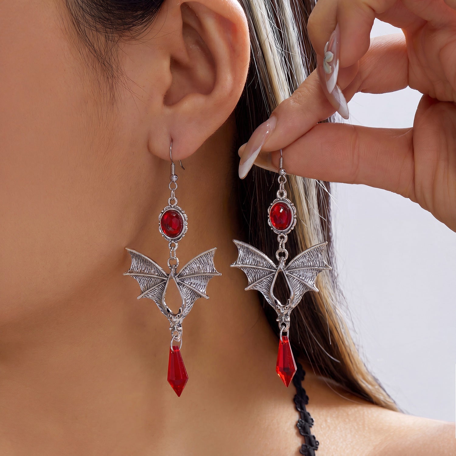 Vintage Gothic Bat Wing Jewelry Set, Halloween Crystal Pendant Necklace & Dangle Earrings Set Dark Punk Demon Wing Matching Jewelry For Women