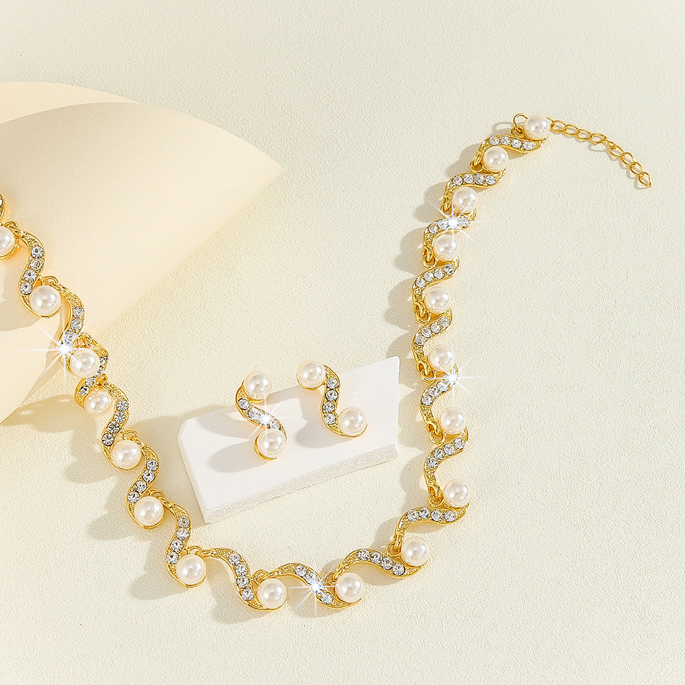 Parure de bijoux ras-du-cou ondulée en similicuir ornée de strass et de perles fantaisie, collier et clous d'oreilles