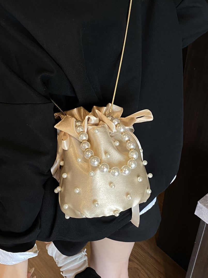 Niche-design beaded bucket bag—suitable for shoulder or crossbody wear; ideal as a bridal bag or a gift.