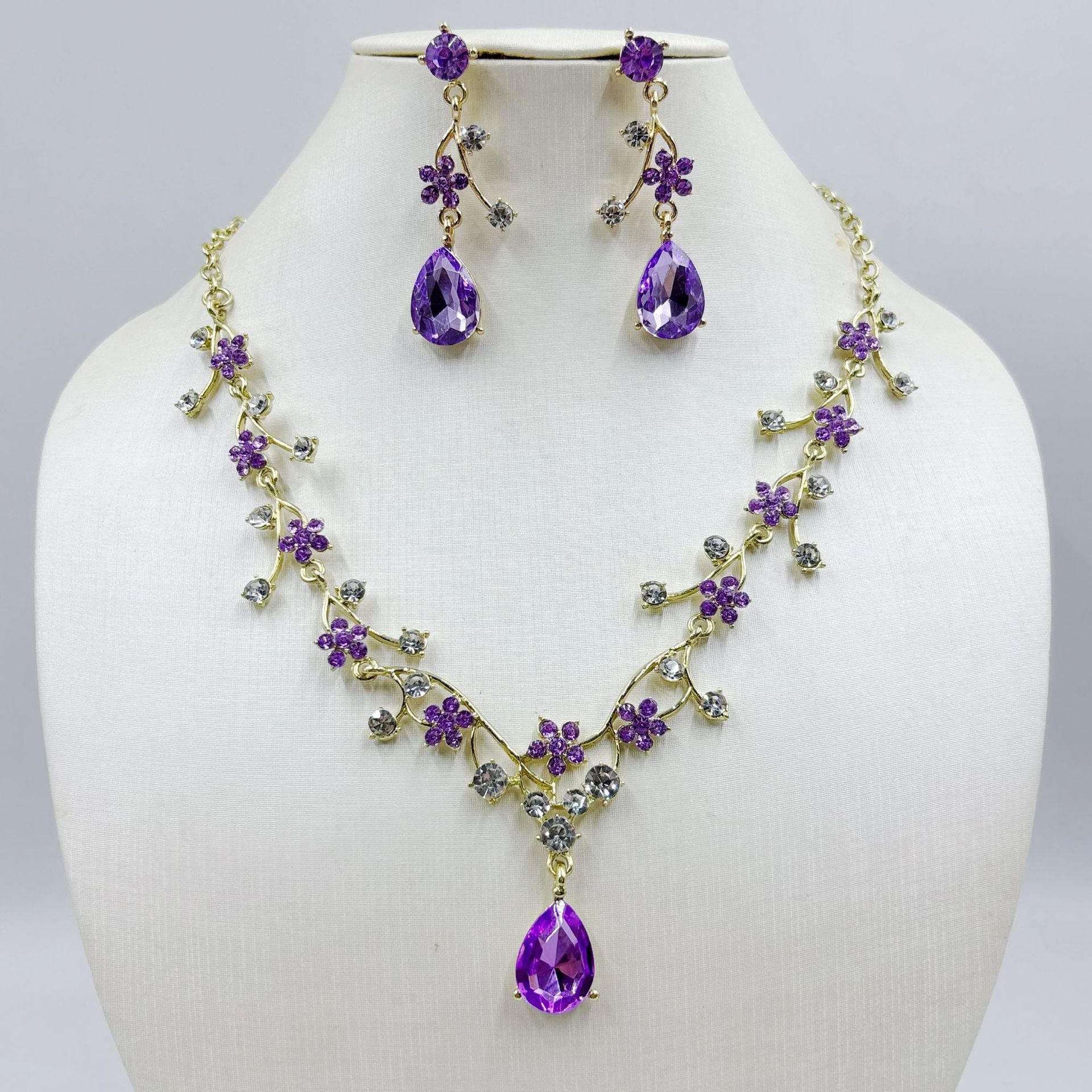 Floral Crystal Jewelry Set: Necklace & Drop Earrings