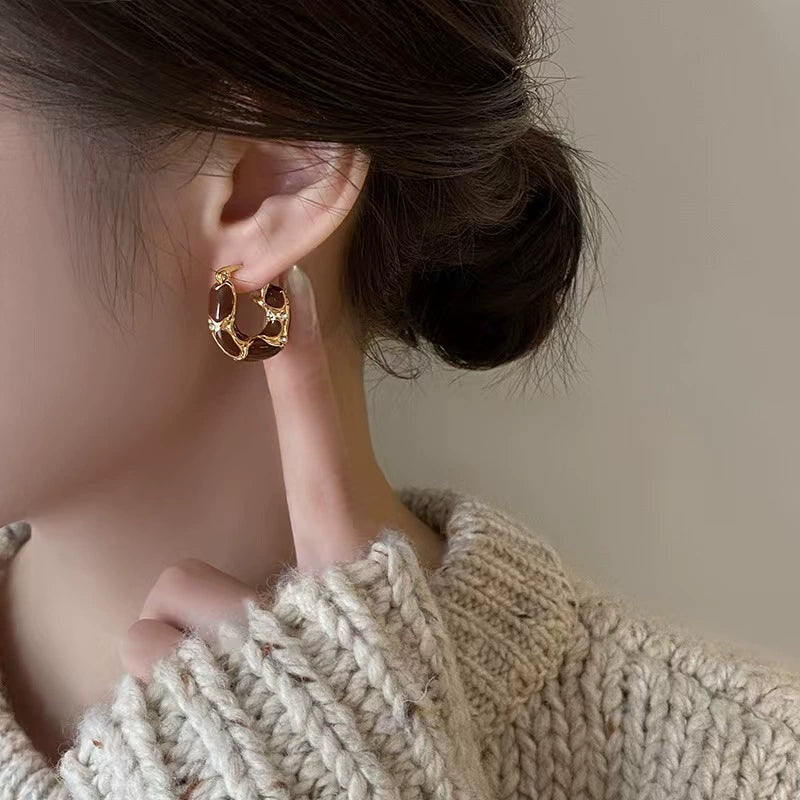 Vintage Amber Enamel Hoop Earrings Irregular Leopard Textured Glaze Pave Tiny Crystal Gold Plated Huggie Click Lock Ear Buckle Earrings For Women Autumn Winter