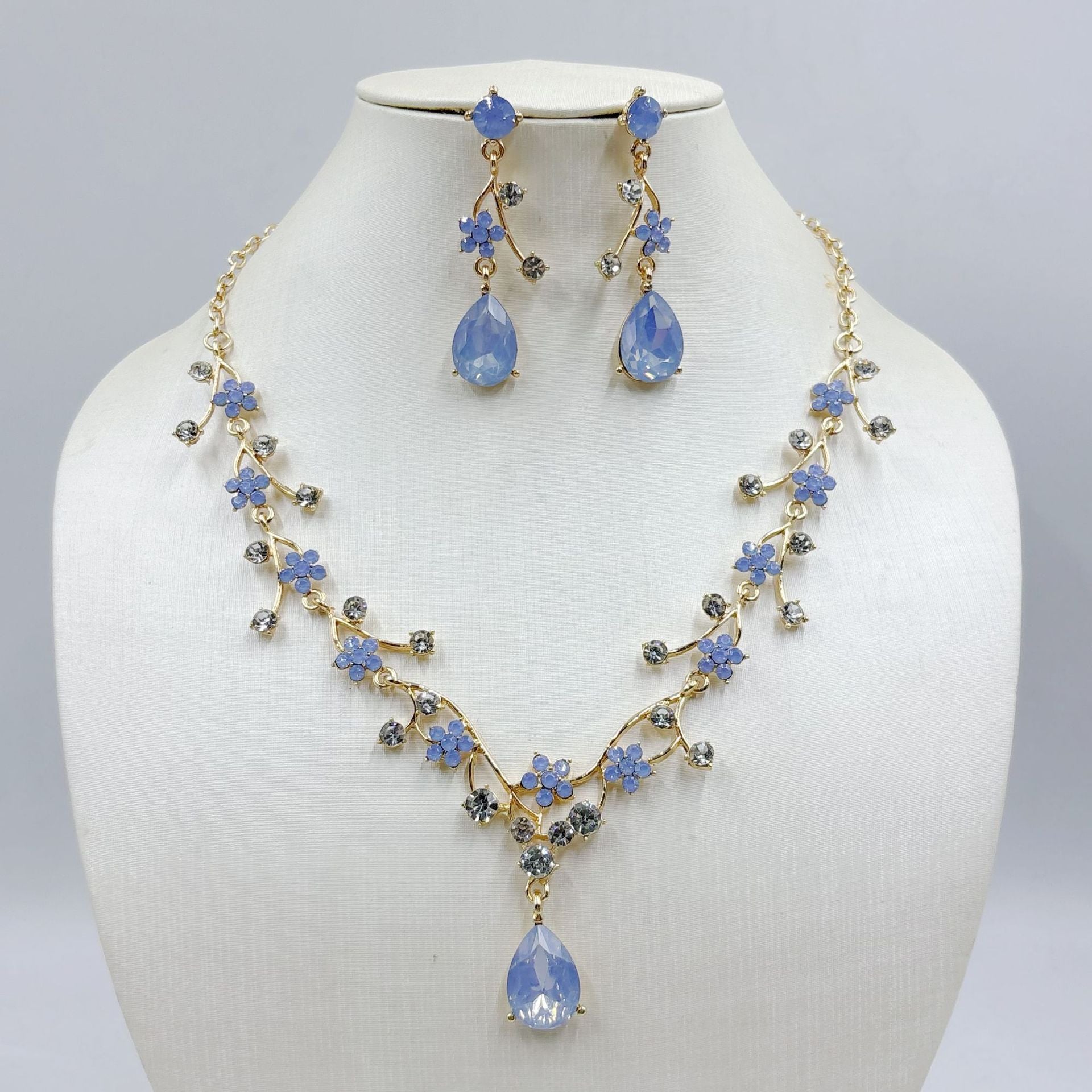 Floral Crystal Jewelry Set: Necklace & Drop Earrings