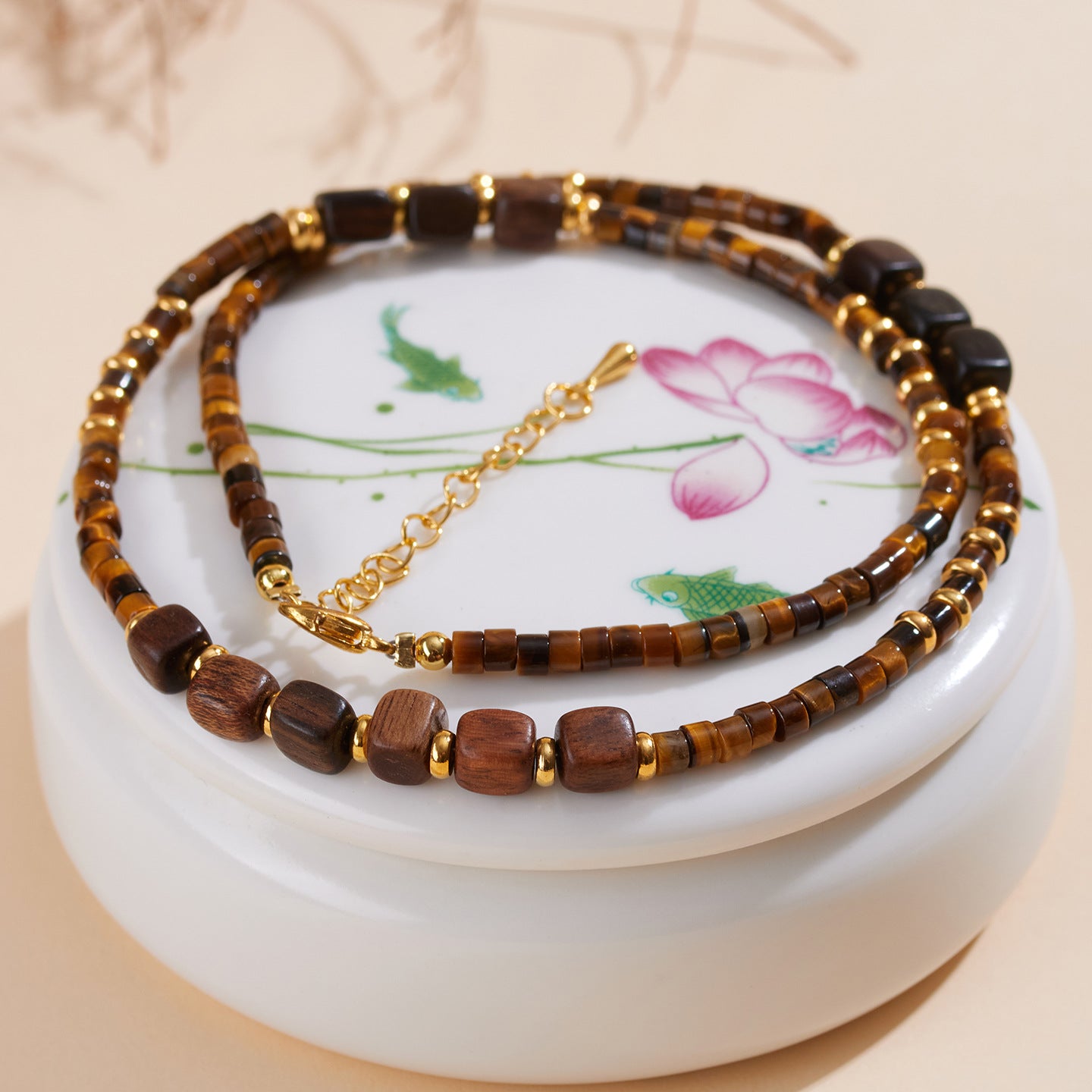Handmade Natural Tiger Eye & Agarwood Choker Necklace for Men Women, Vintage Wooden Bead Collarbone Necklace with Adjustable Extension Chain, Retro Boho Healing Crystal Beaded Necklace Jewelry Gift