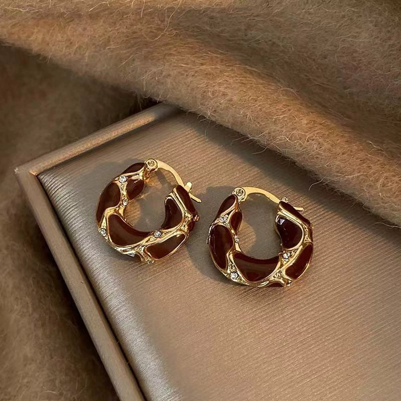 Vintage Amber Enamel Hoop Earrings Irregular Leopard Textured Glaze Pave Tiny Crystal Gold Plated Huggie Click Lock Ear Buckle Earrings For Women Autumn Winter