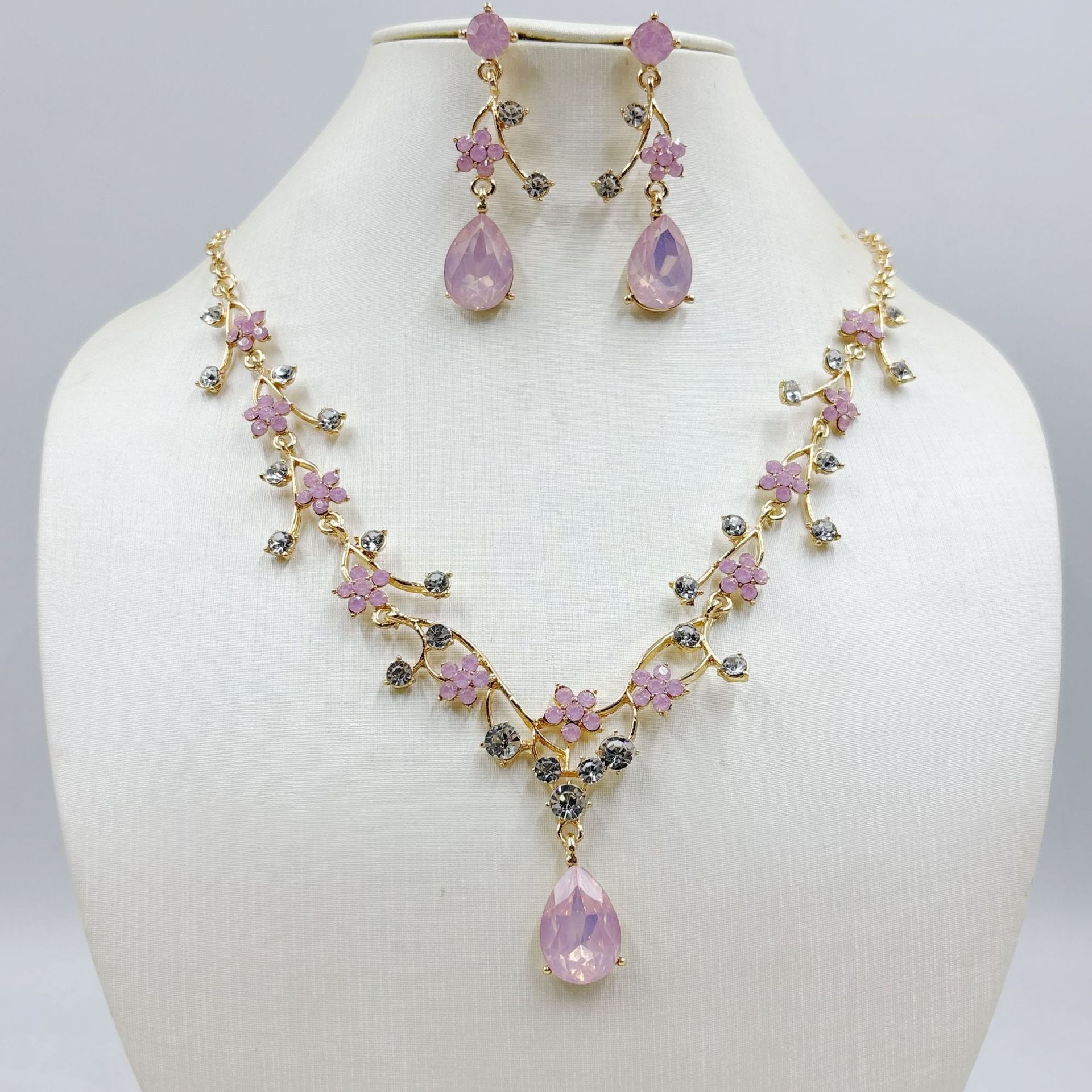 Floral Crystal Jewelry Set: Necklace & Drop Earrings