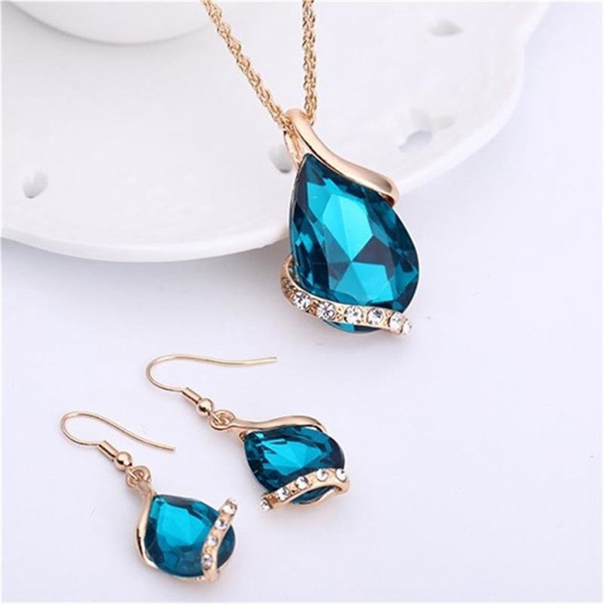 Parure de bijoux comprenant un collier avec pendentif en forme de goutte d'eau en cristal bleu et des boucles d'oreilles pendantes, en alliage de zinc hypoallergénique