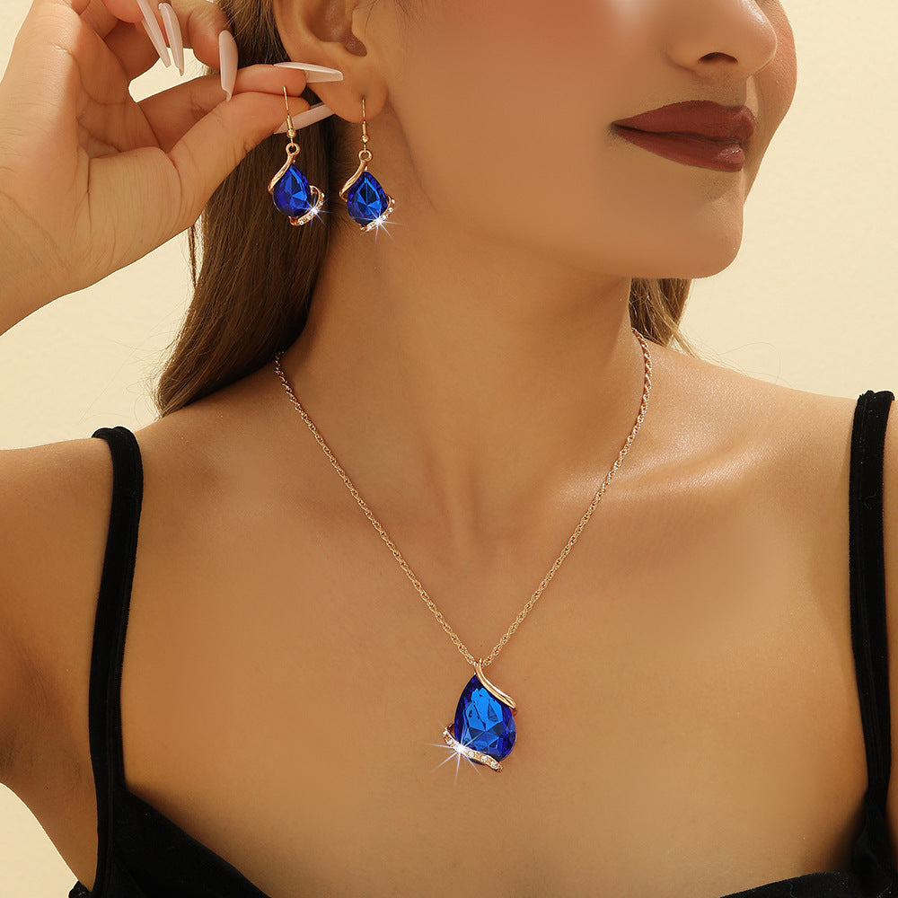 Parure de bijoux comprenant un collier avec pendentif en forme de goutte d'eau en cristal bleu et des boucles d'oreilles pendantes, en alliage de zinc hypoallergénique