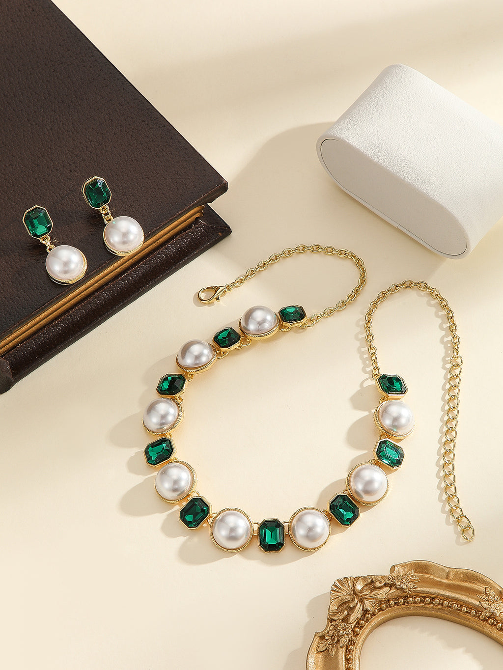 Conjunto de joyas de collar y pendientes de perlas de dos tonos y cristal octogonal vintage