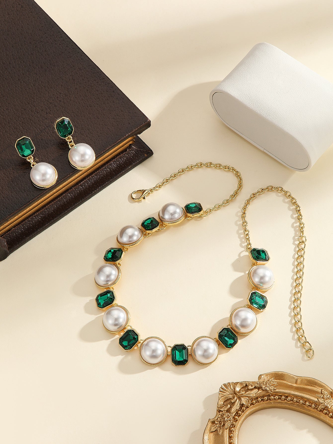 Conjunto de joyas de collar y pendientes de perlas de dos tonos y cristal octogonal vintage