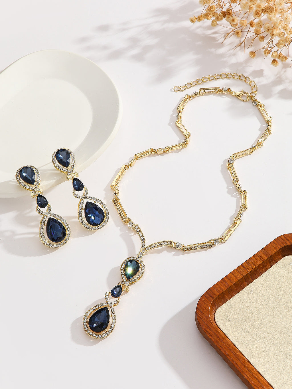 Parure de bijoux collier et boucles d'oreilles pendantes en cristal saphir bleu goutte d'eau