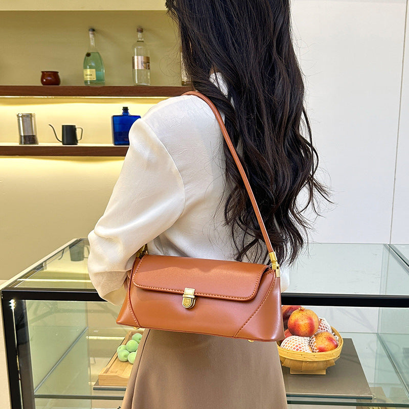 Large-capacity women's underarm bag: a stylish, versatile, and sophisticated handbag—perfect for commuting or as a chic baguette bag.
