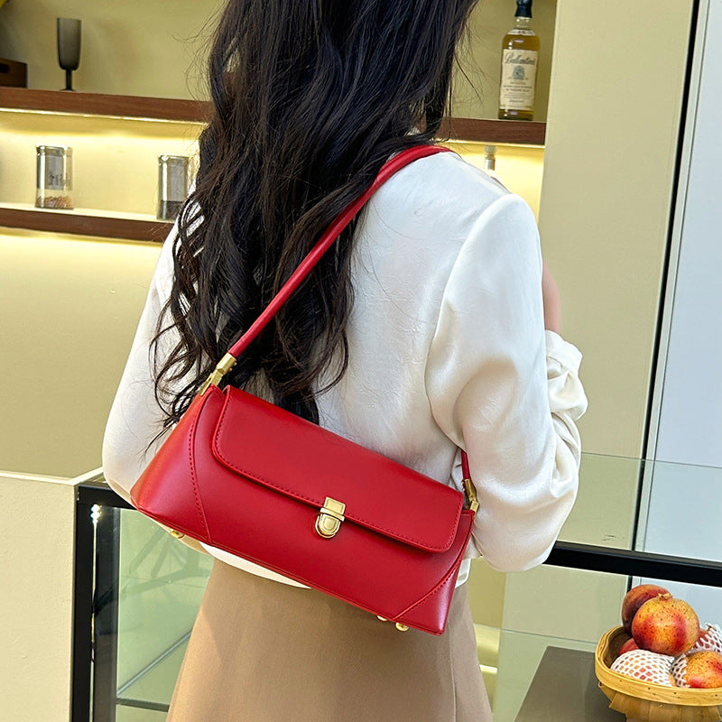Large-capacity women's underarm bag: a stylish, versatile, and sophisticated handbag—perfect for commuting or as a chic baguette bag.