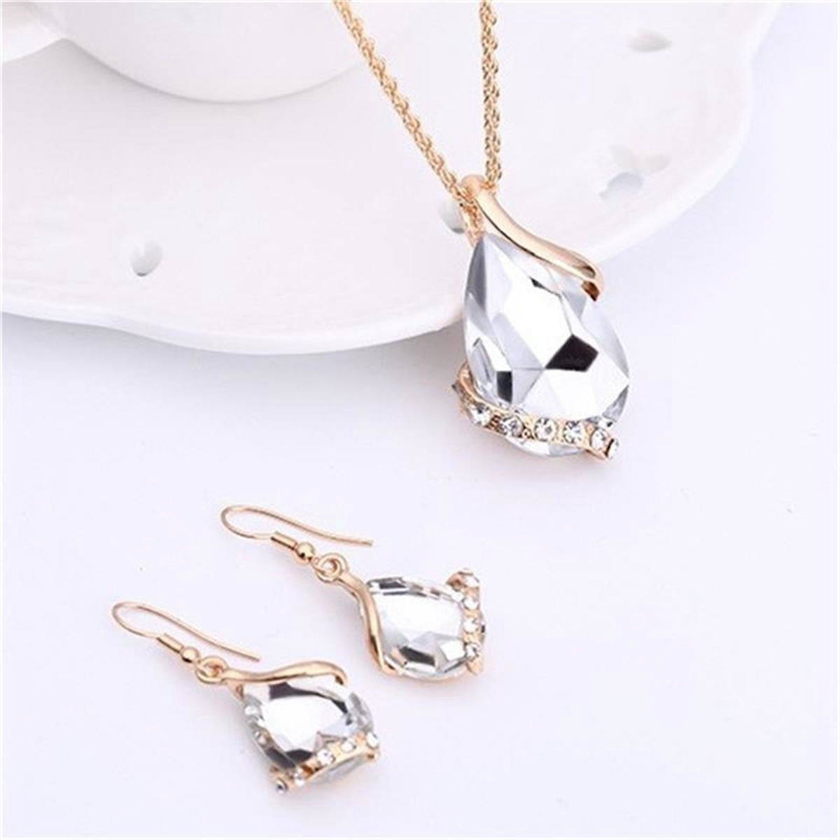 Parure de bijoux comprenant un collier avec pendentif en forme de goutte d'eau en cristal bleu et des boucles d'oreilles pendantes, en alliage de zinc hypoallergénique
