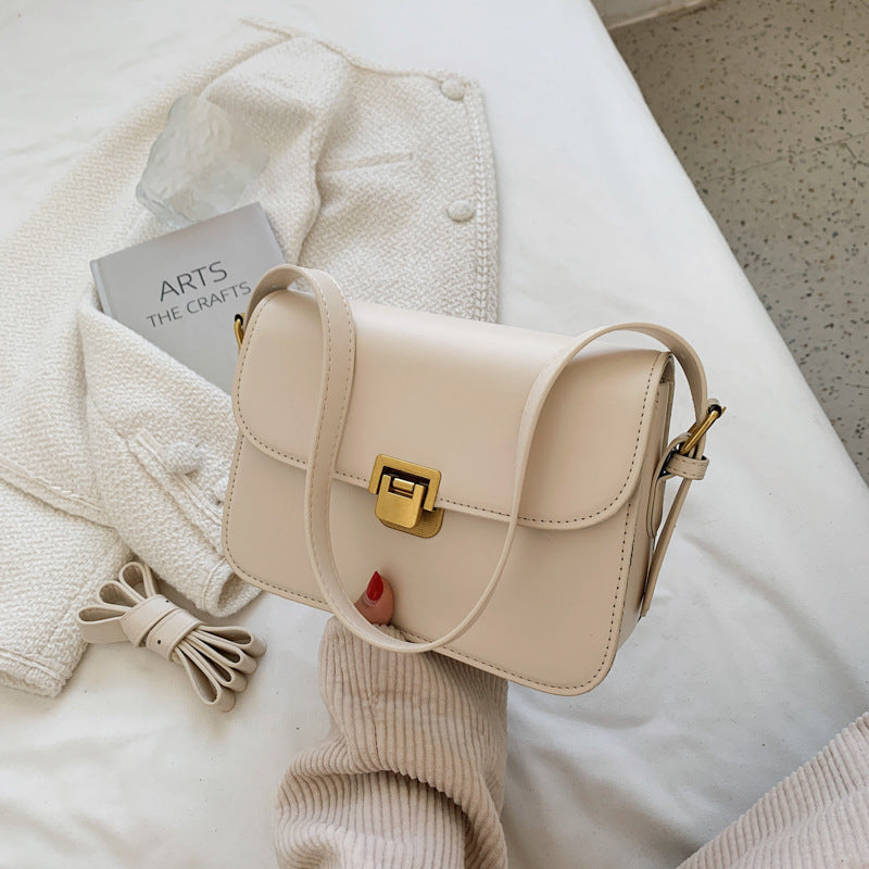 Stylish & Chic Cross-Border Women's Bag, A trendy, minimalist, and retro-chic small square bag suitable for crossbody or shoulder wear.