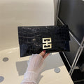 New Women's Casual Clutch: A Stylish, Minimalist Envelope Bag with a Premium Feel and Trendy, Unique Appeal.