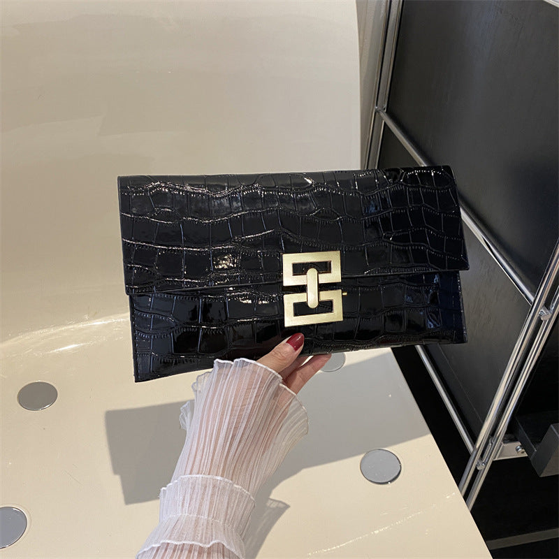 New Women's Casual Clutch: A Stylish, Minimalist Envelope Bag with a Premium Feel and Trendy, Unique Appeal.