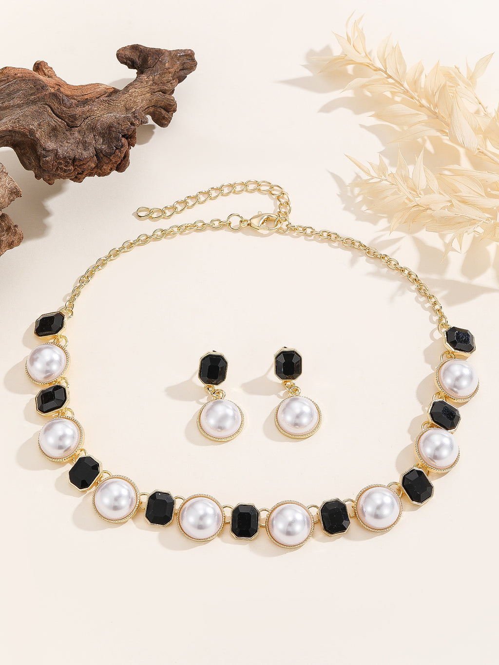 Conjunto de joyas de collar y pendientes de perlas de dos tonos y cristal octogonal vintage