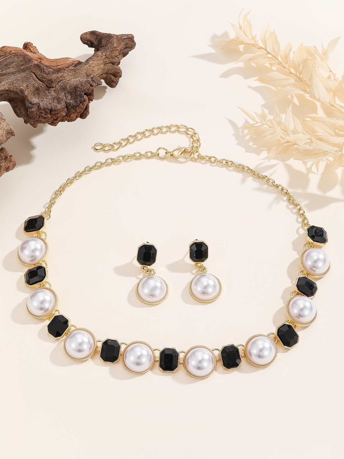 Conjunto de joyas de collar y pendientes de perlas de dos tonos y cristal octogonal vintage