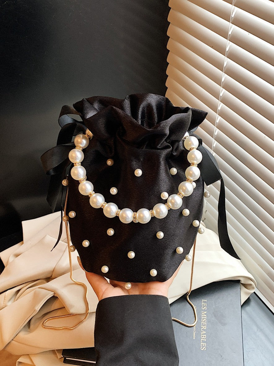 Niche-design beaded bucket bag—suitable for shoulder or crossbody wear; ideal as a bridal bag or a gift.