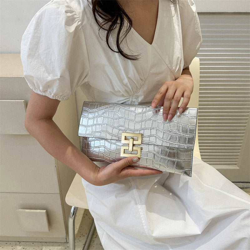 New Women's Casual Clutch: A Stylish, Minimalist Envelope Bag with a Premium Feel and Trendy, Unique Appeal.
