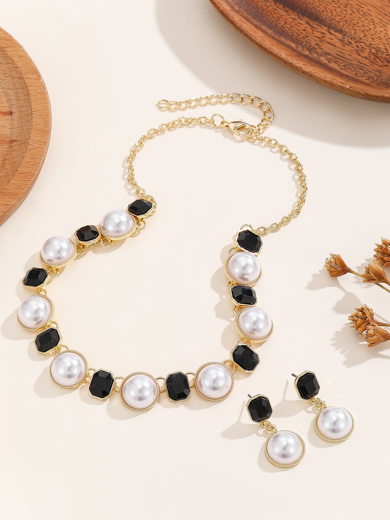 Conjunto de joyas de collar y pendientes de perlas de dos tonos y cristal octogonal vintage