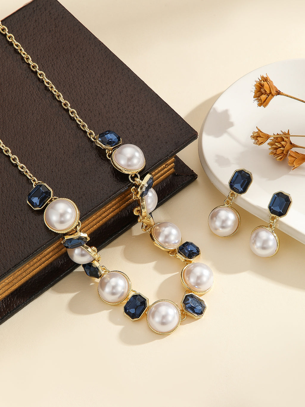 Conjunto de joyas de collar y pendientes de perlas de dos tonos y cristal octogonal vintage
