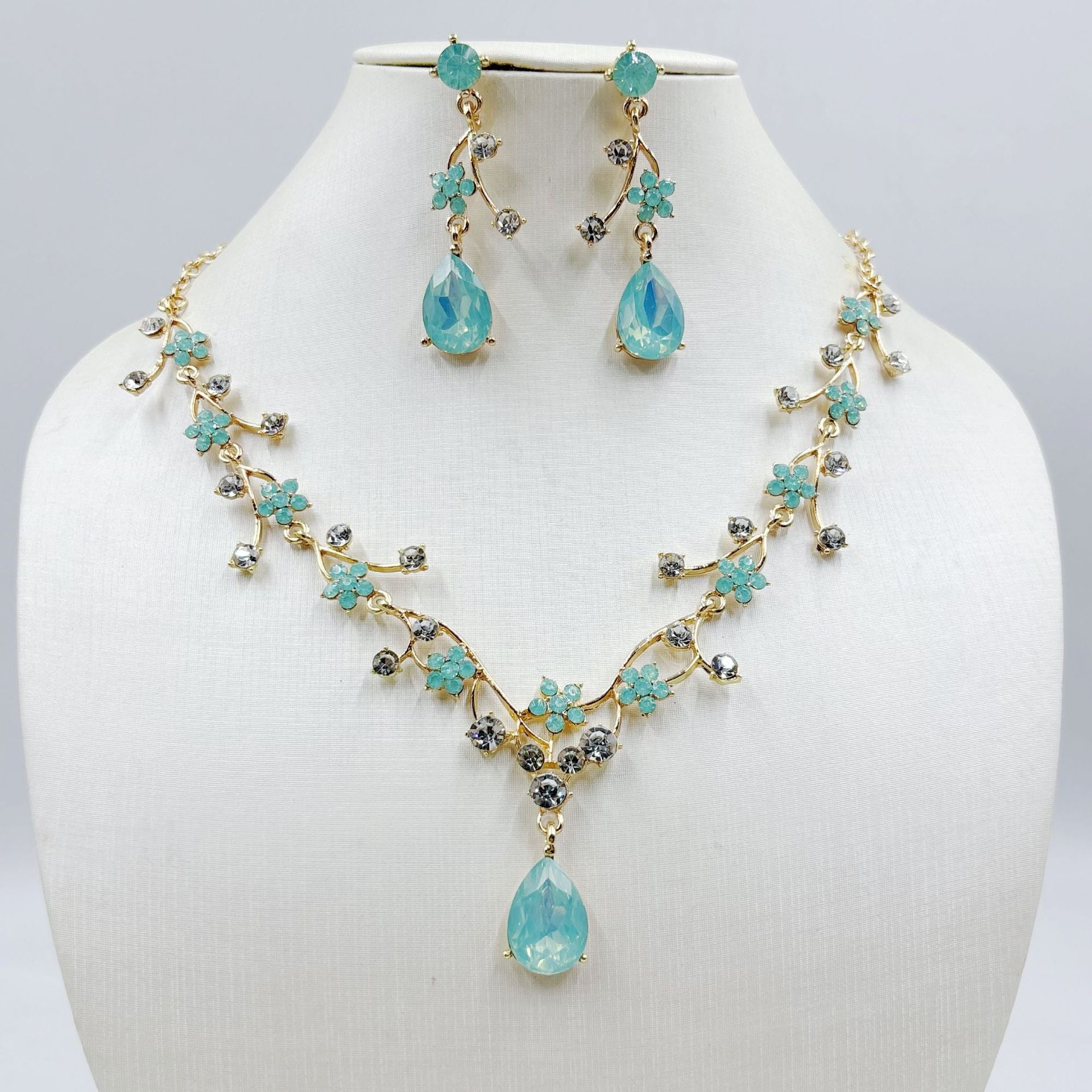 Floral Crystal Jewelry Set: Necklace & Drop Earrings