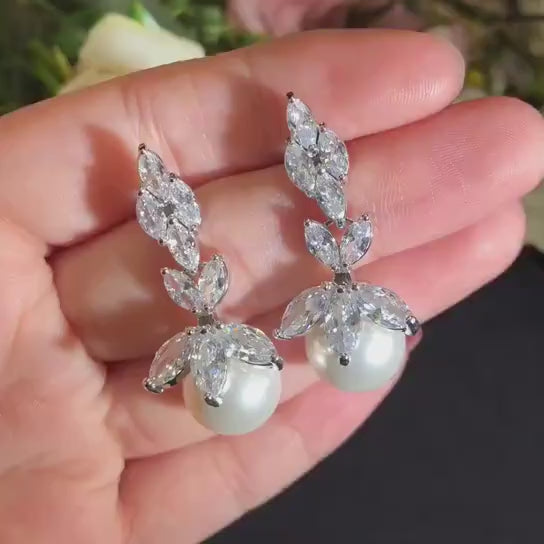 Pendientes Colgantes de Perlas en Forma de Hoja con Circonitas Cúbicas AAA+, Hipoalergénicos