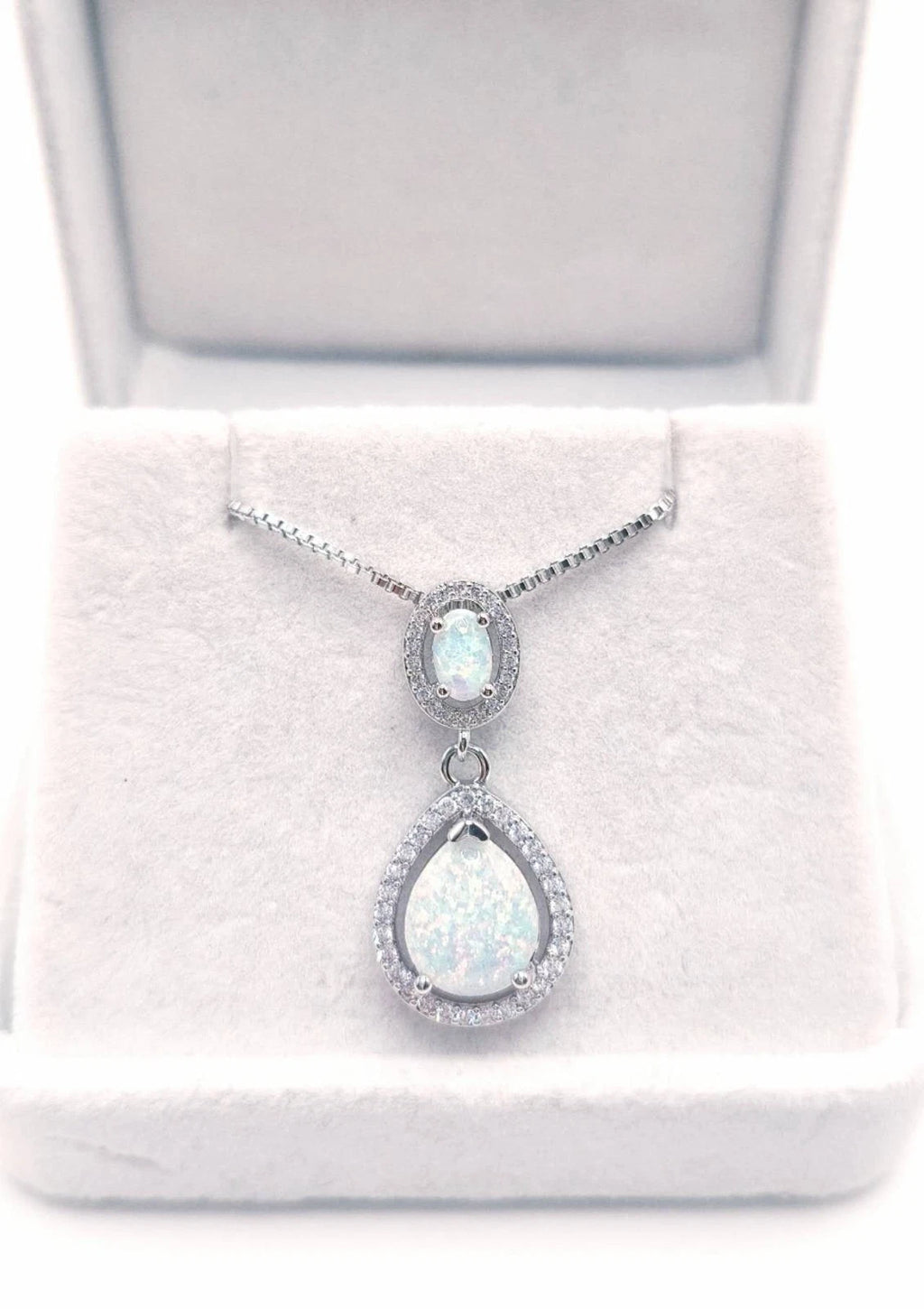 Necklace with two teardrop-shaped opals plated in 18K white gold
