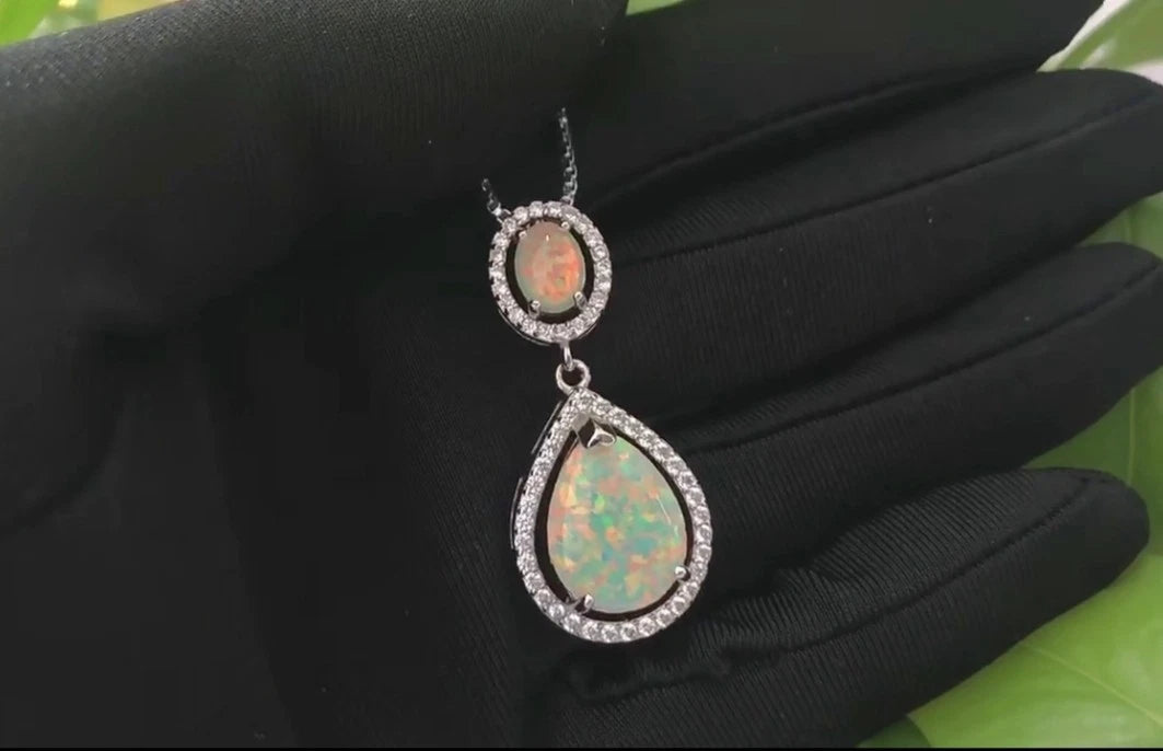 Necklace with two teardrop-shaped opals plated in 18K white gold