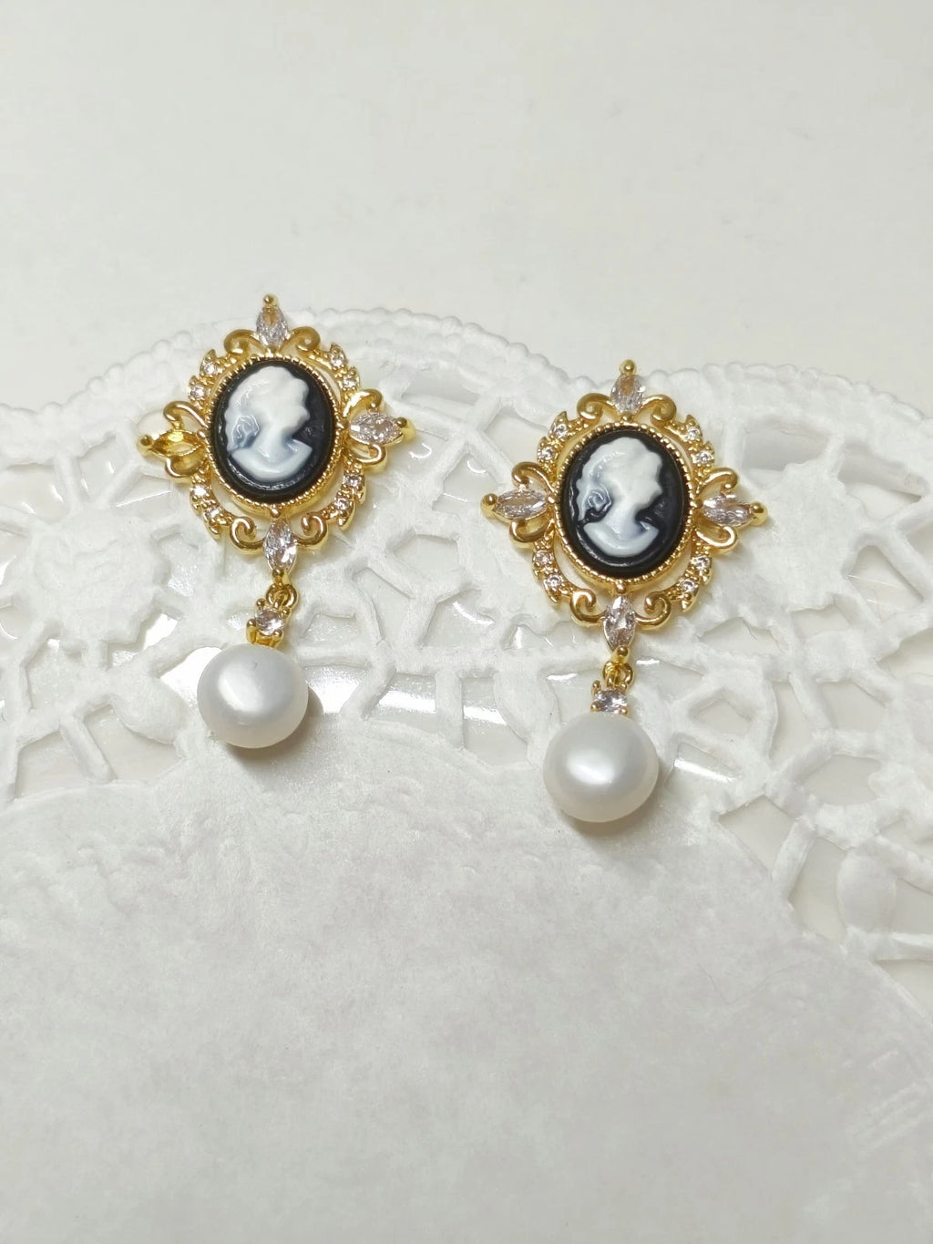 Vintage Cameo Portrait Pearl Jewelry Set, 14K Gold Plated Hypoallergenic Freshwater Pearl Necklace Dangle Earrings Women Formal Jewelry