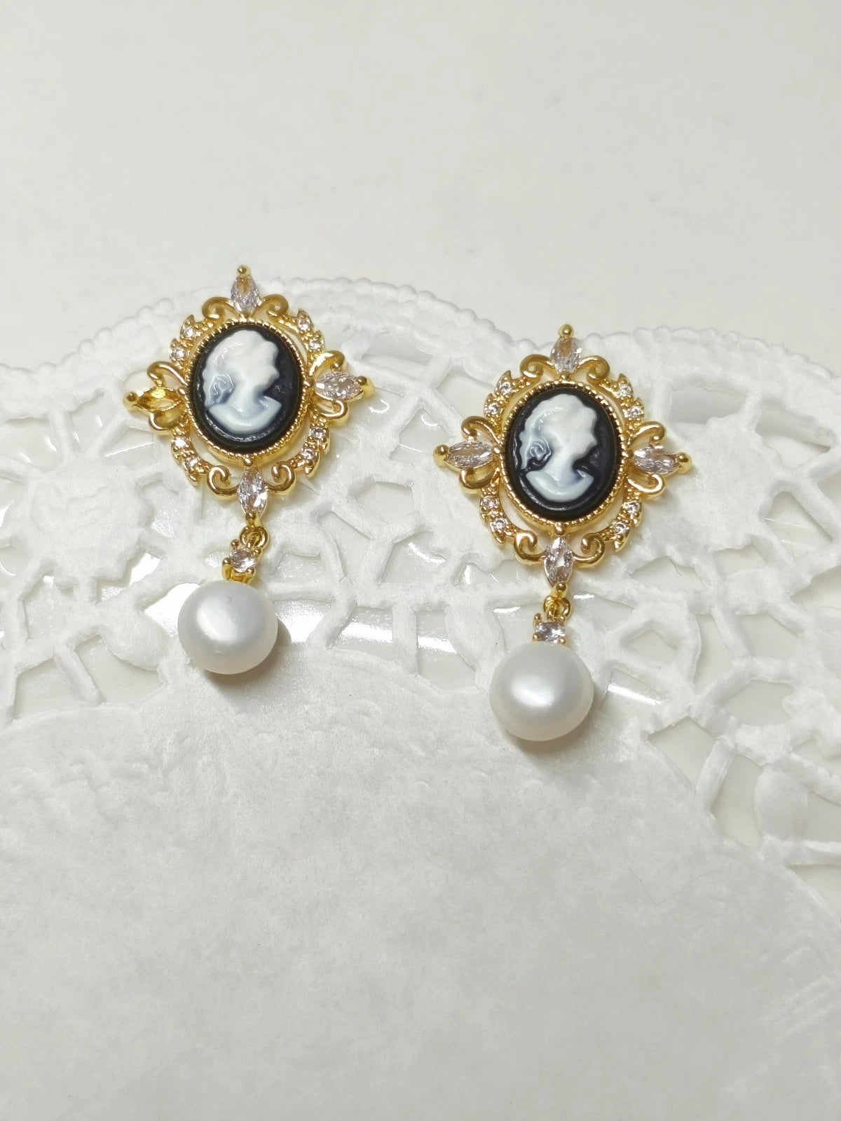 Vintage Cameo Portrait Pearl Jewelry Set, 14K Gold Plated Hypoallergenic Freshwater Pearl Necklace Dangle Earrings Women Formal Jewelry